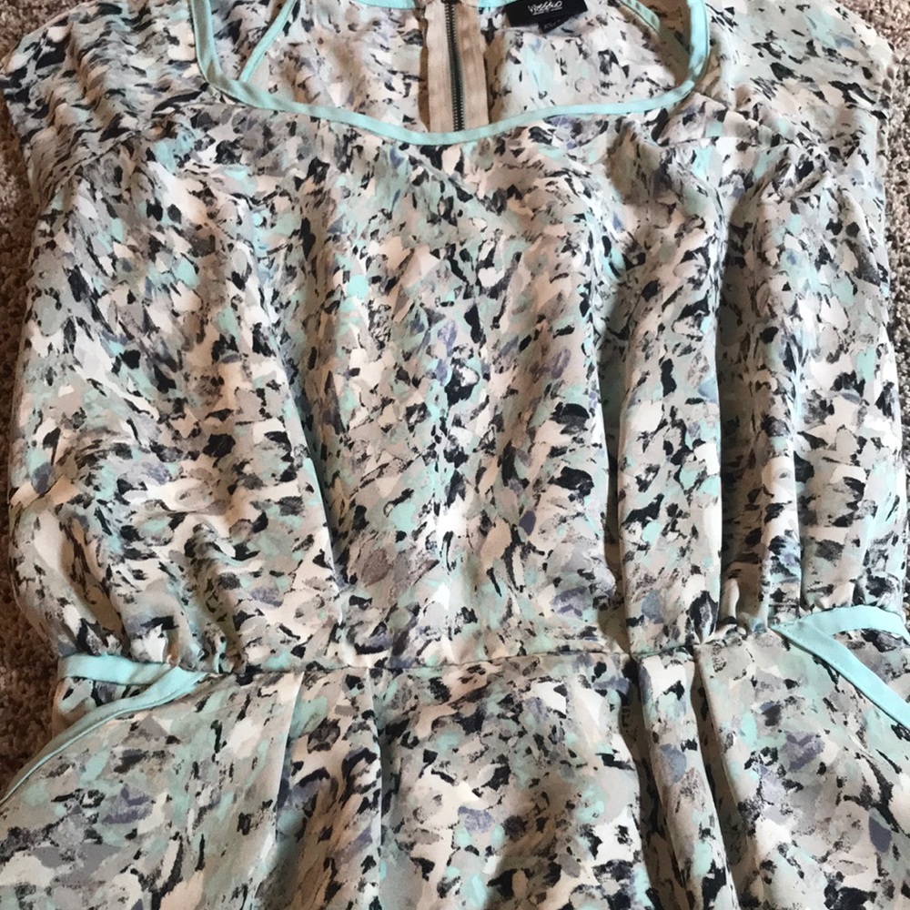 Dress - Picture 2 of 4